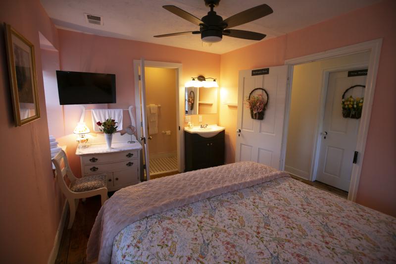 Washington Room At Jackson House Bed And Breakfast Railroad PA | The ...